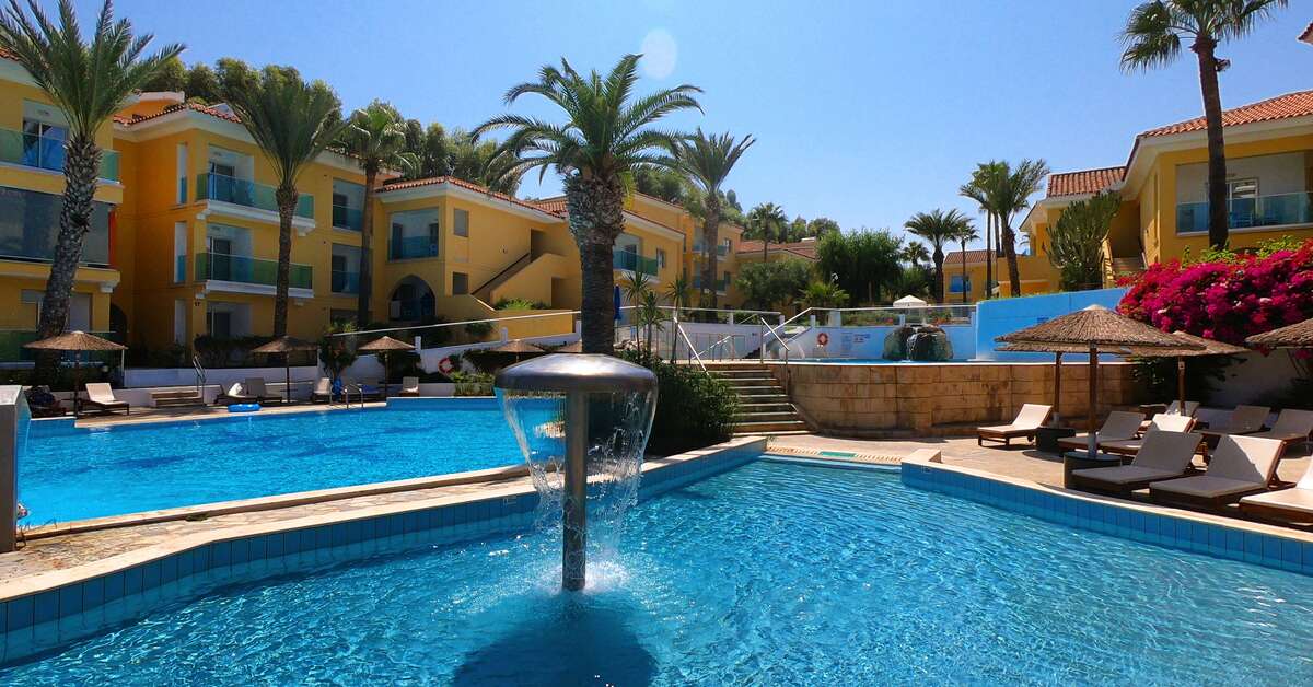 Een foto van het zwembad bij Malama Beach Holiday Village