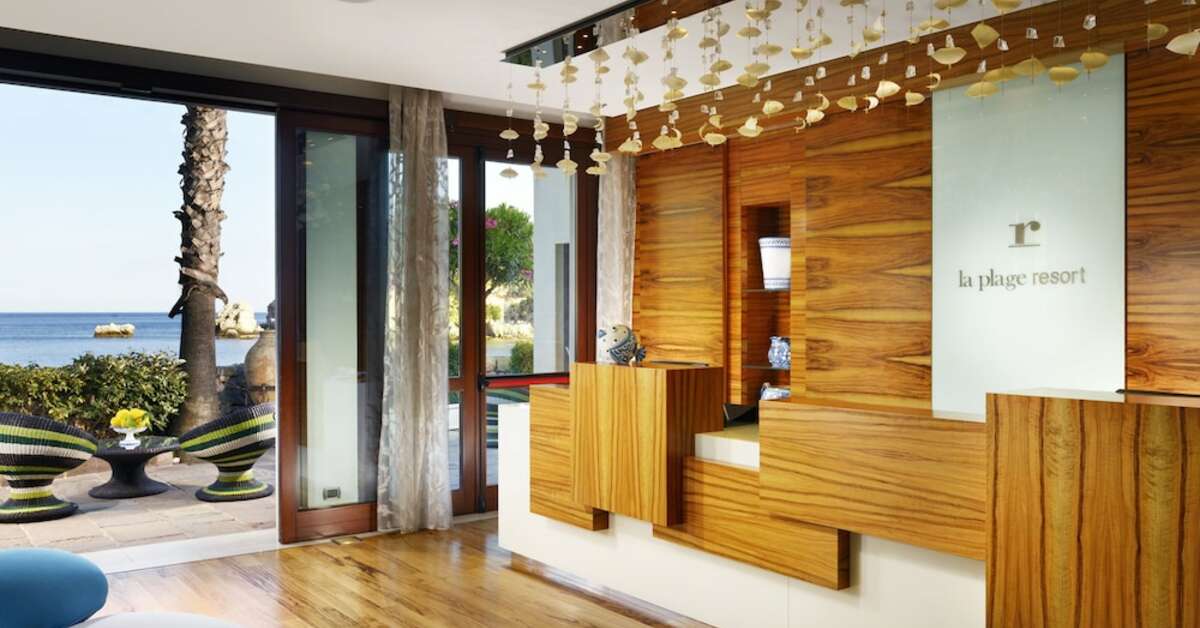 Een foto van het interieur van La Plage Resort
