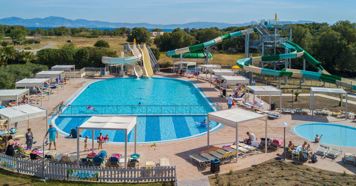 Een foto van het zwembad bij Kipriotis Village Resort