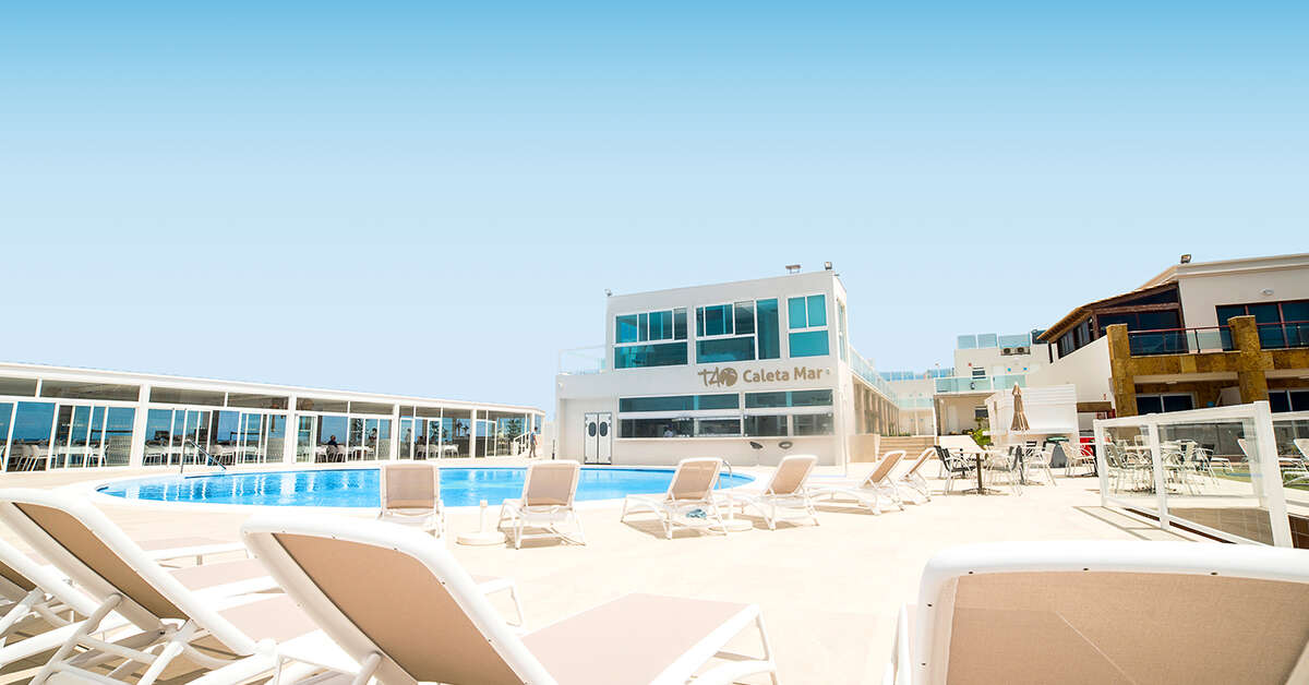 Ein Foto vom Pool im Hotel Boutique Tao Caleta Mar