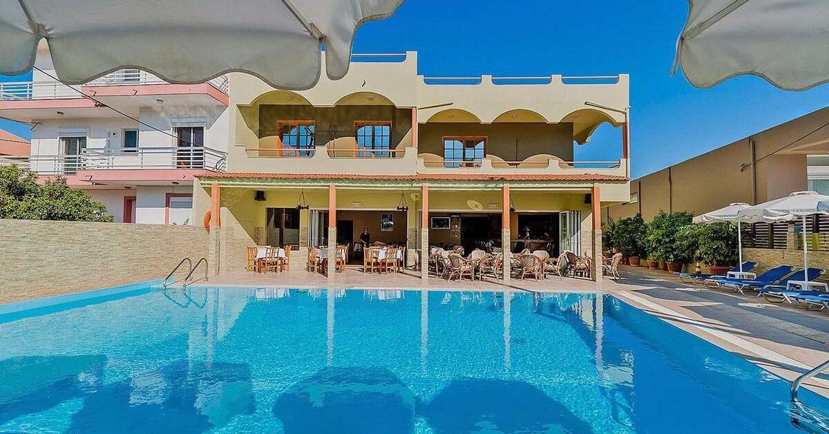 Ein Foto vom Pool im Esmeralda Hotel
