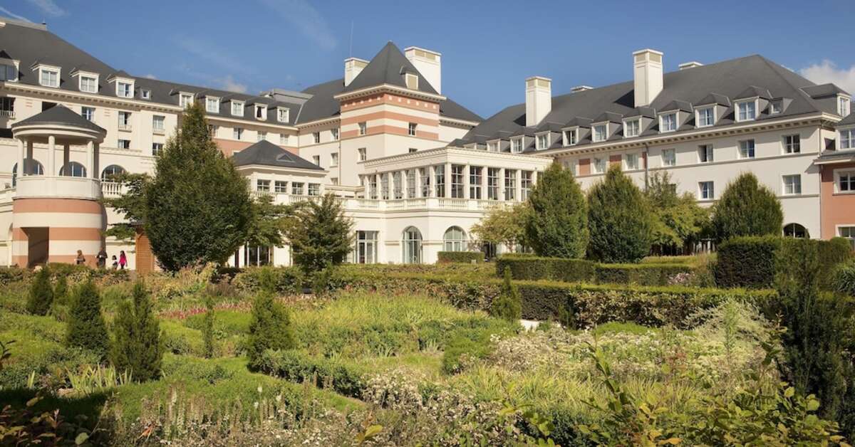 Een foto van de buitenkant van Dream Castle Hotel