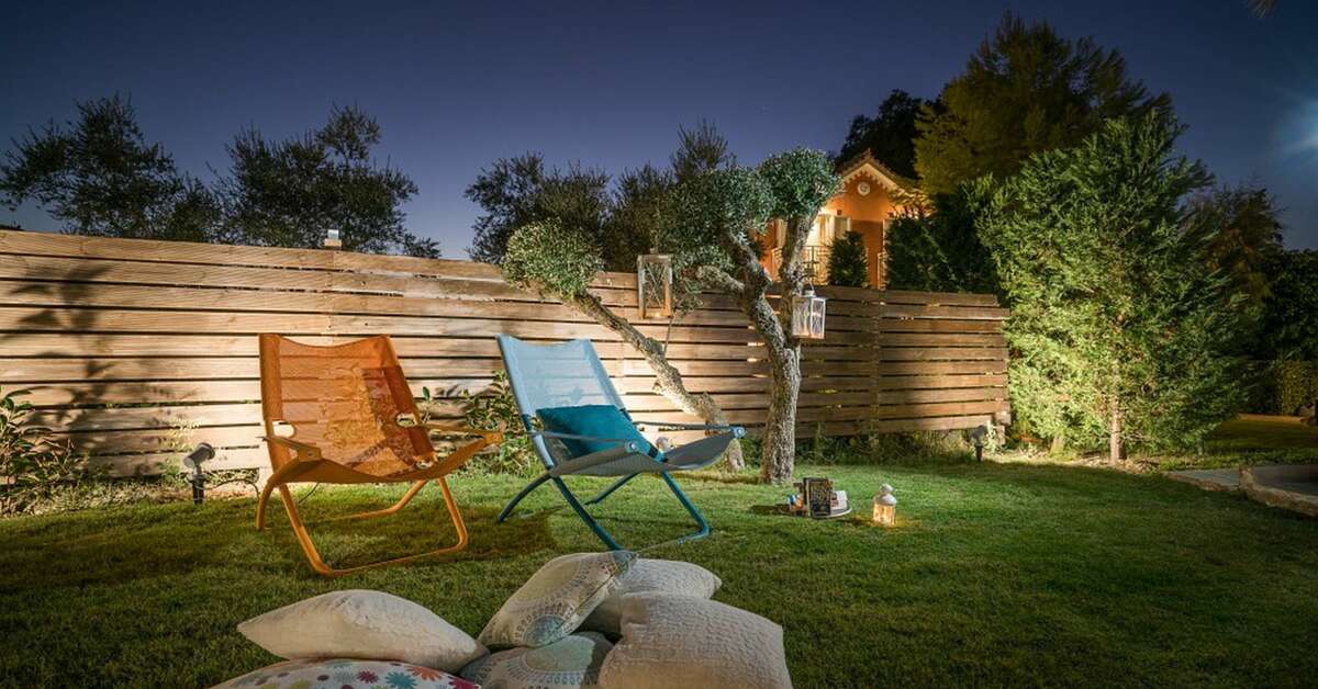 Een foto van het terras bij Aeolos Boutique Hotel & Suites