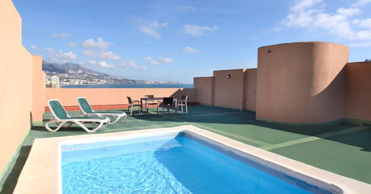 Een foto van het zwembad bij Hotel Pyr Fuengirola
