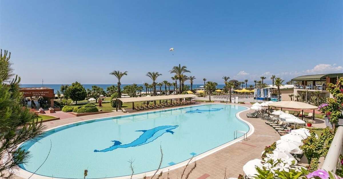 Een foto van het zwembad bij Pine Beach Belek