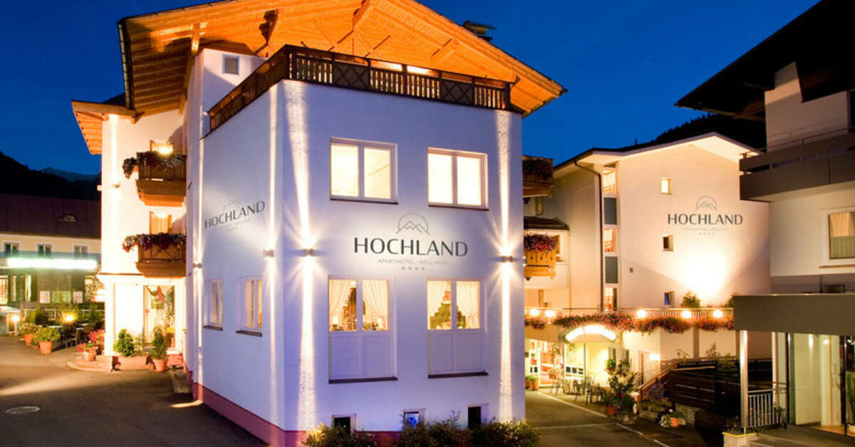 Een foto van de buitenkant van Hotel Hochland