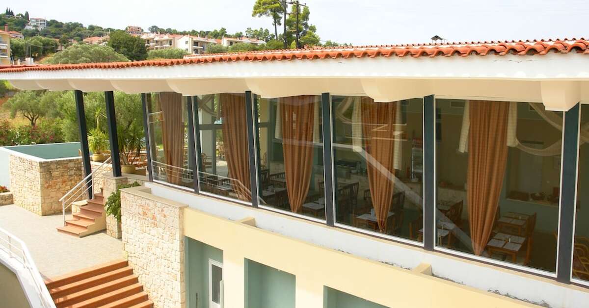 Ein Foto von der Außenansicht des Alkion Resort