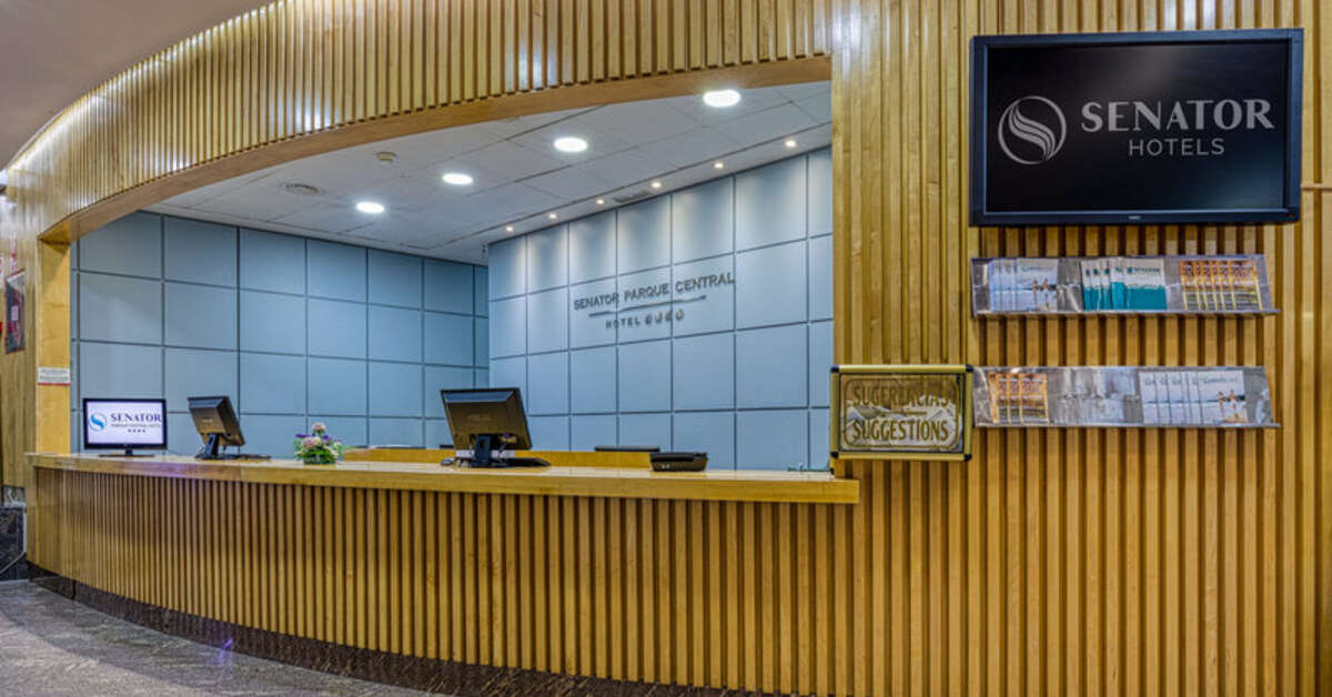 Een foto van het interieur van Senator Parque Central Hotel