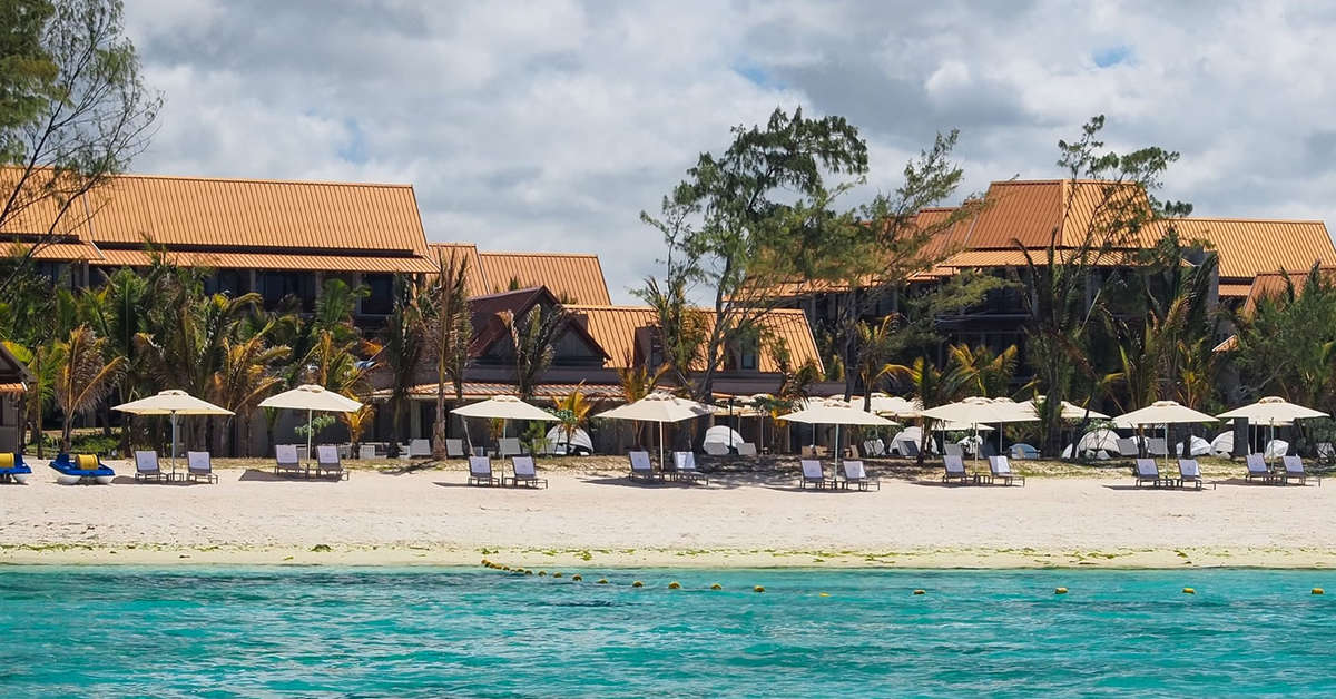 Een foto van het strand bij Crystals Beach Resort Belle Mare