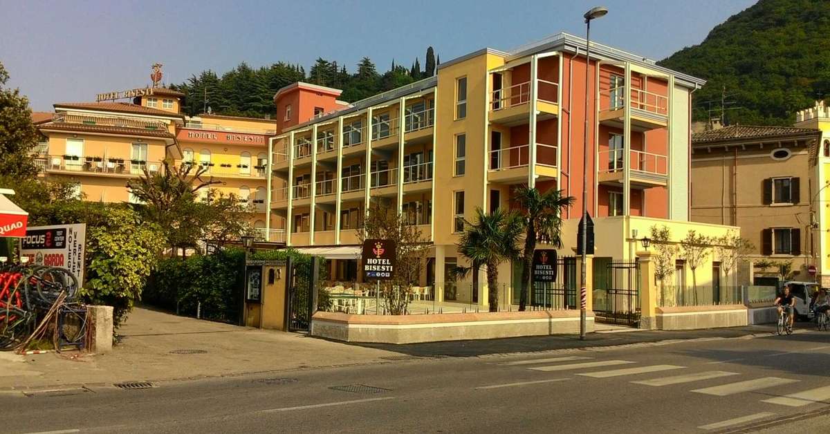 Een foto van de buitenkant van Hotel Bisesti