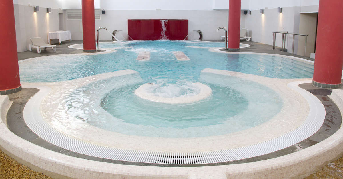 Een foto van het zwembad bij Alegria Palacio Mojacar Spa