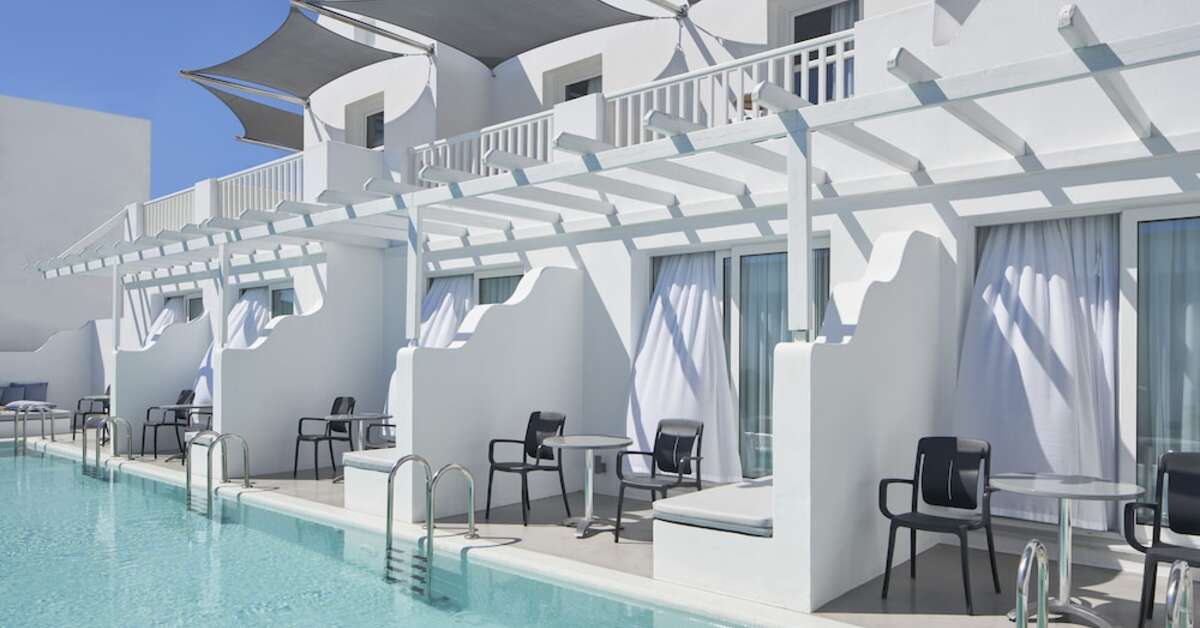Een foto van het zwembad bij Aressana Spa Hotel & Suites