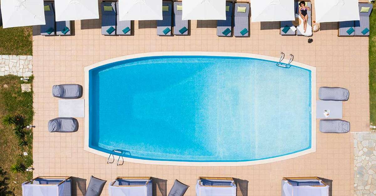 Een foto van het zwembad bij Skiathos Avaton Hotel