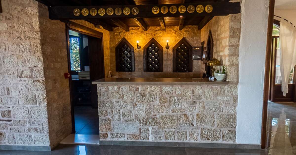 Een foto van het interieur van Geranion Village
