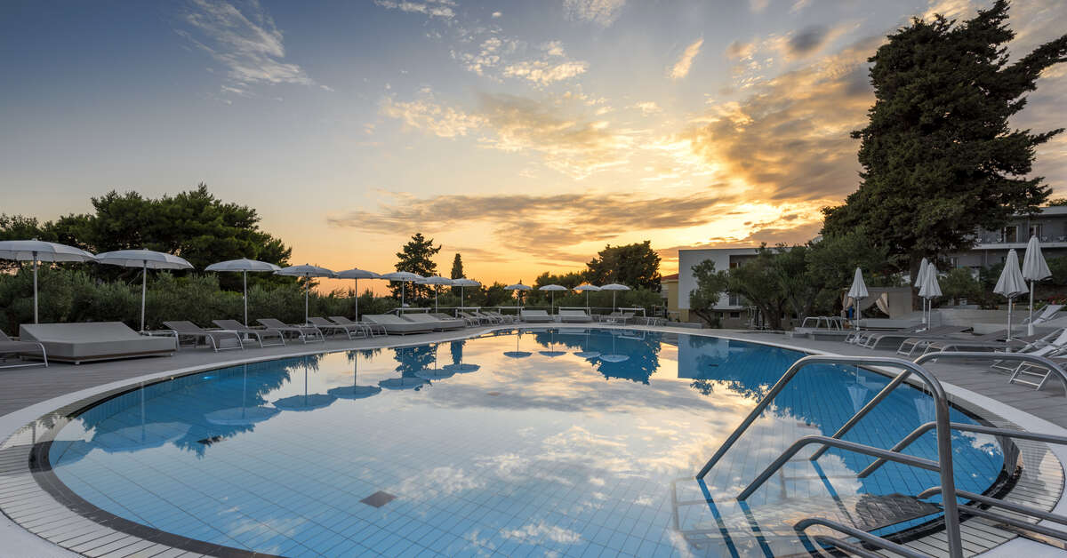 Een foto van het zwembad bij Pharos Hvar Bayhill Hotel