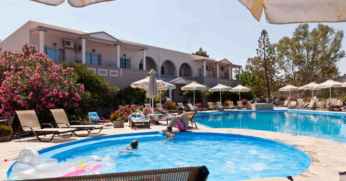 Een foto van het zwembad bij Georgioupolis Beach Hotel