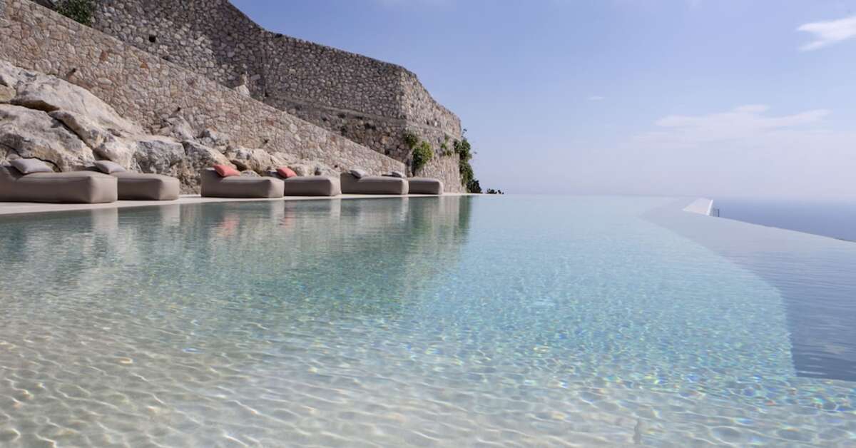 Een foto van het zwembad bij Elessa Hotel