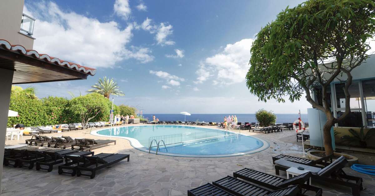 Ein Foto vom Pool im Aparthotel Duas Torres