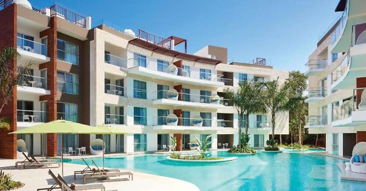 Een foto van de buitenkant van The Fives Beach Hotel & Residences