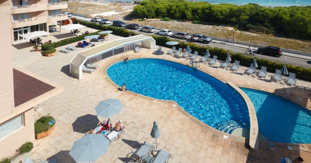 Een foto van het zwembad bij Dunes Platja Aparthotel
