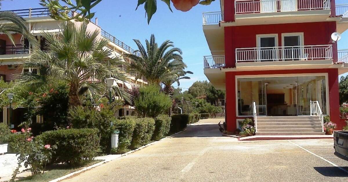Een foto van de buitenkant van Brati Arcoudi Hotel