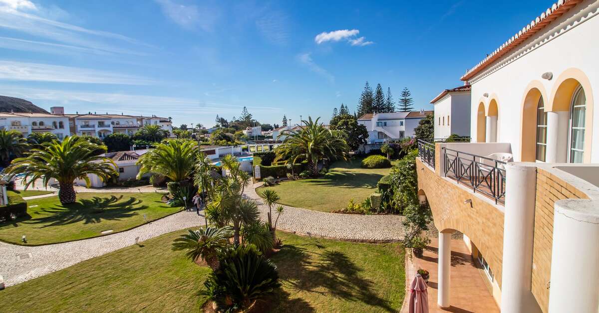Een foto van de buitenkant van Hotel Luz Bay