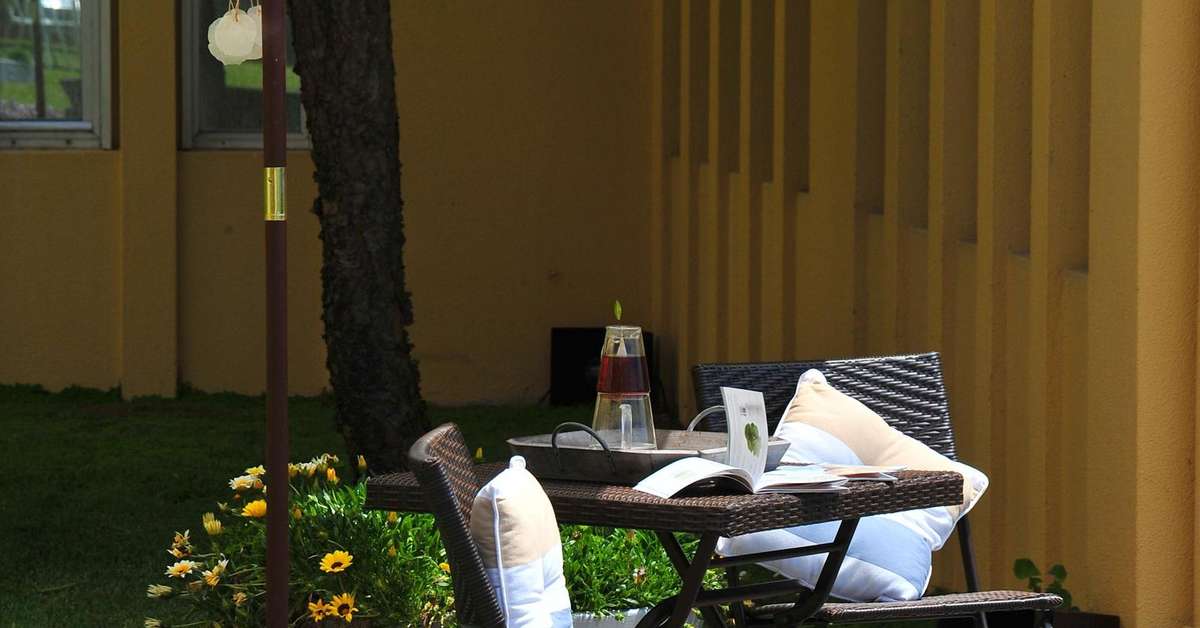 Een foto van het terras bij Axis Ofir Beach Resort