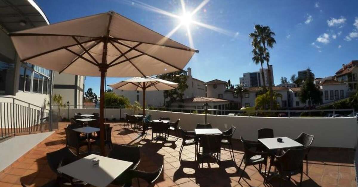 Een foto van het terras bij Madeira Bright Star Hotel