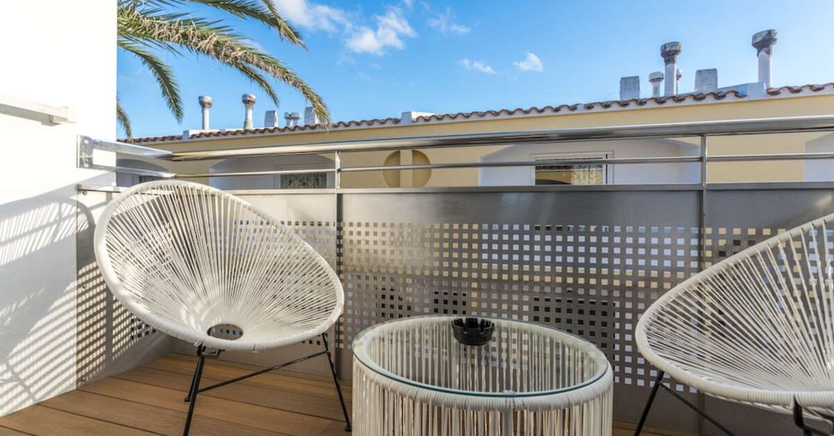 Een foto van het terras bij Cales de Ponent Appartementen