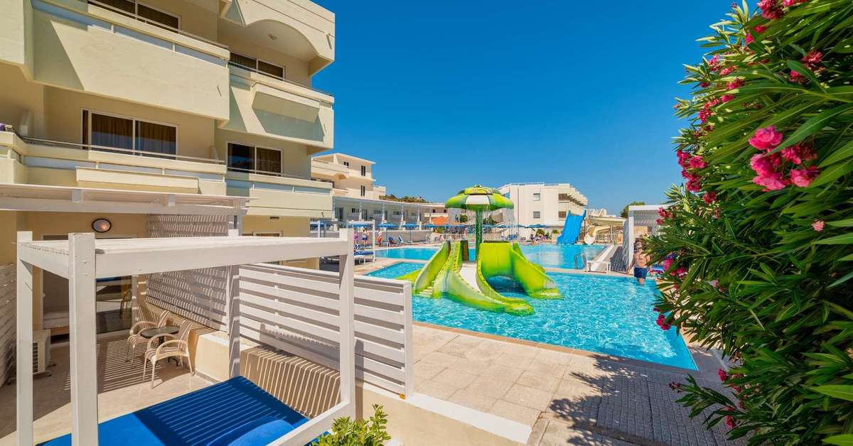 Een foto van het zwembad bij Delfinia Resort
