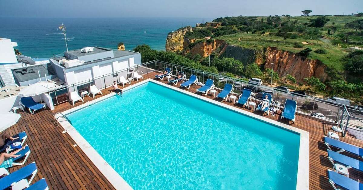 Een foto van het zwembad bij Carvi Beach Hotel