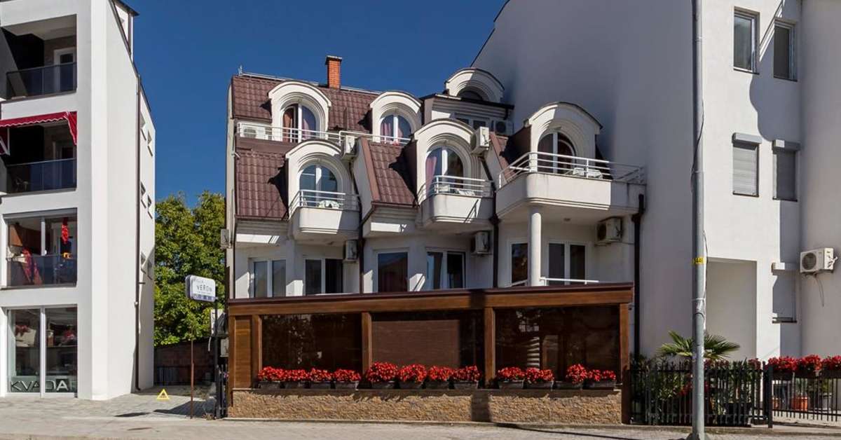 Een foto van de buitenkant van Villa Veron