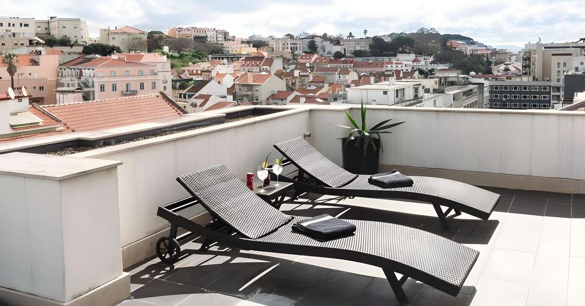 Een foto van het terras bij Hotel Lisboa