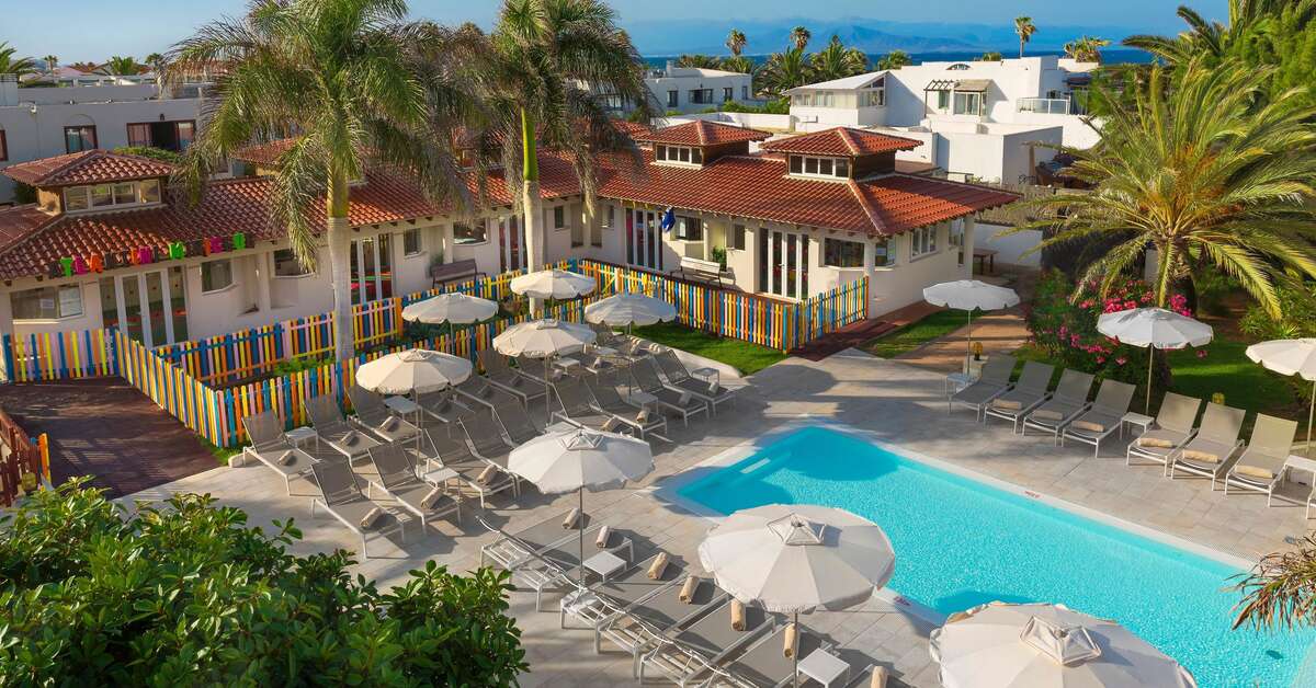 Een foto van het zwembad bij Alua Suites Fuerteventura