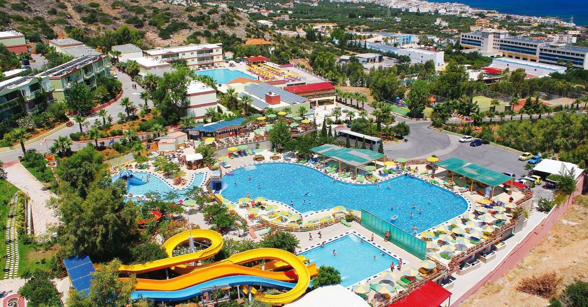 Een foto van de buitenkant van Hotel Aquasun Village