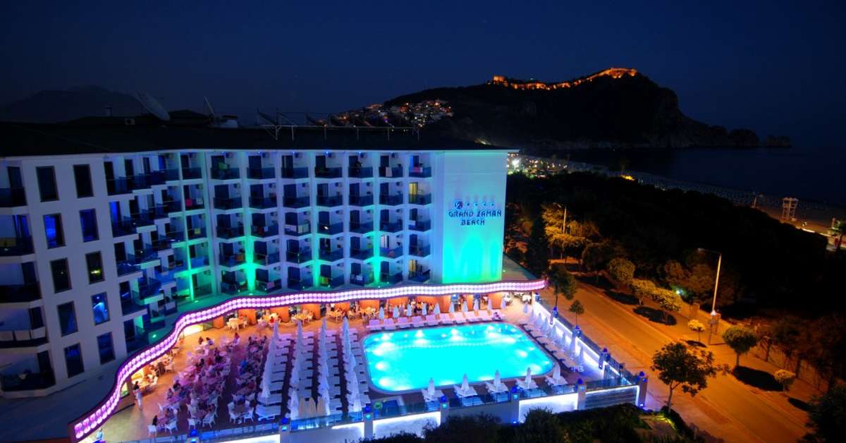 Ein Foto vom Pool im Grand Zaman Beach