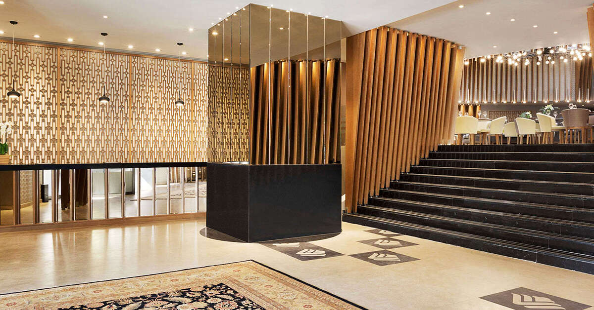 Een foto van het interieur van Wyndham Grand Athens