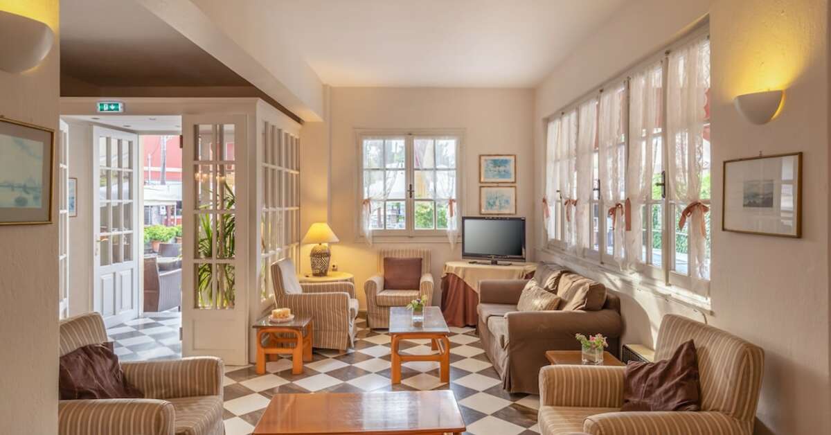 Een foto van het interieur van Opera Blue Hotel