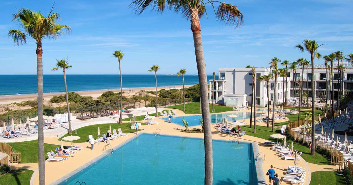 Een foto van het zwembad bij Hipotels Barrosa Park