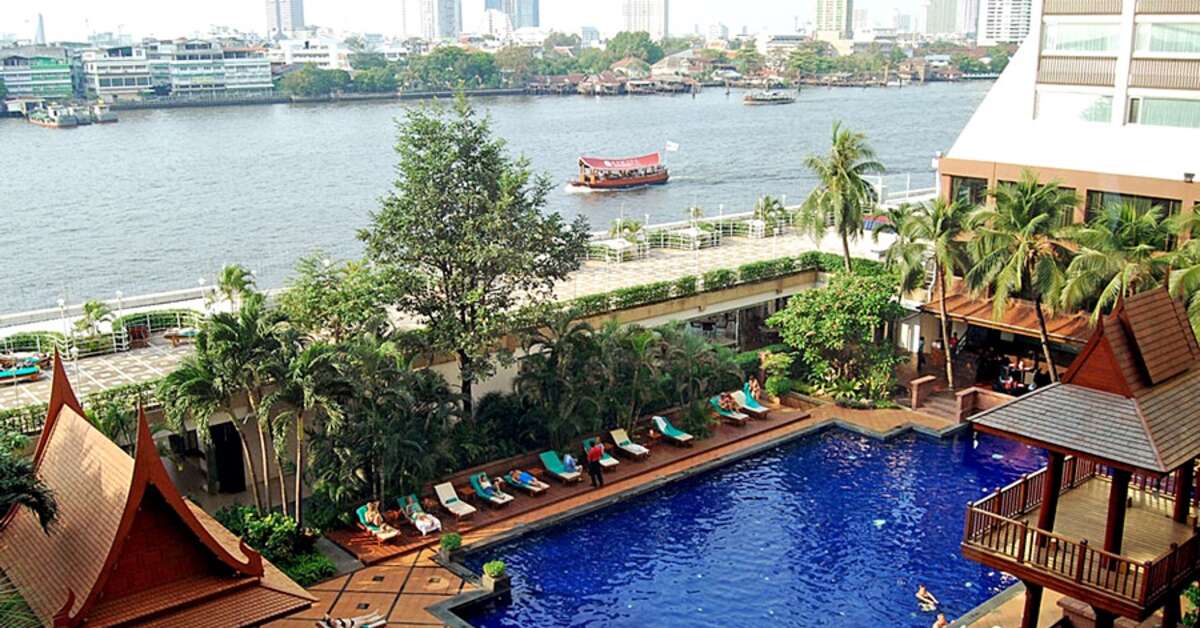 Een foto van het zwembad bij Ramada Plaza by Wyndham Bangkok Menam Riverside
