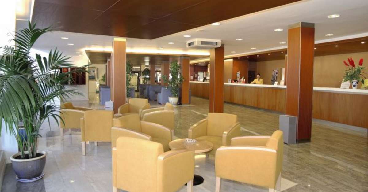 Een foto van het interieur van MedPlaya Hotel Bali