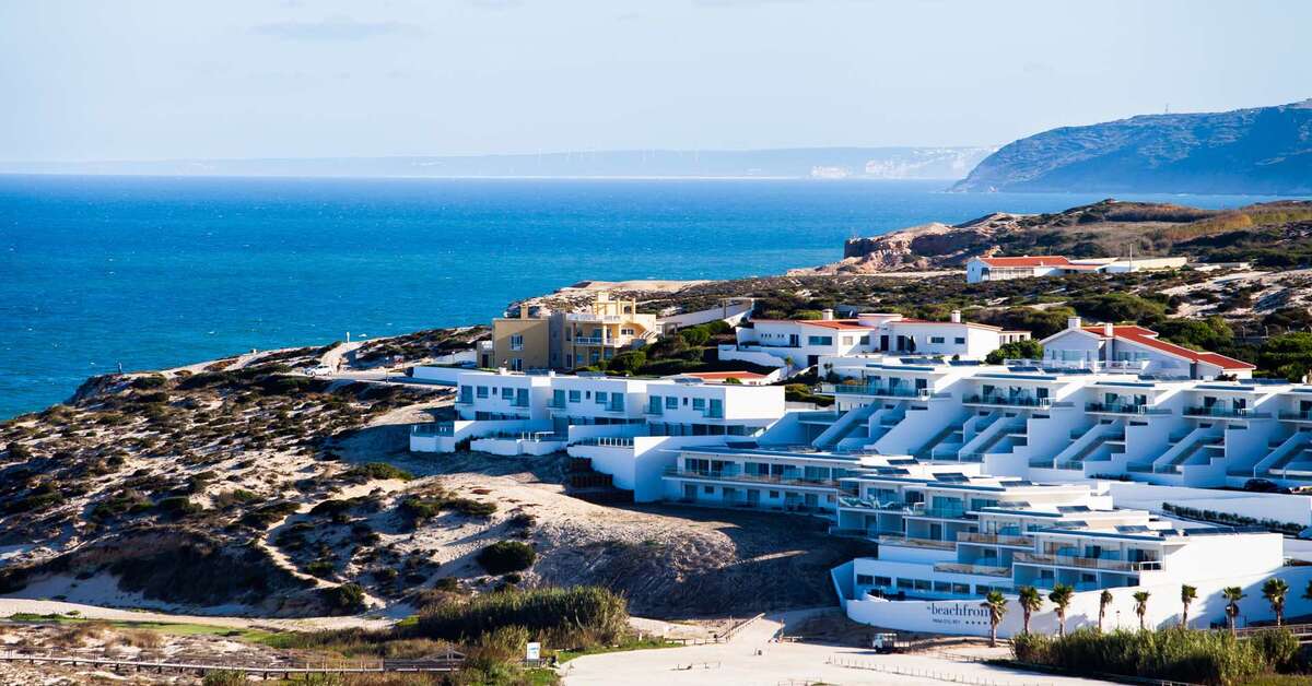 Een foto van de buitenkant van Praia d´el Rey Golf & Beach Resort The Beachfront