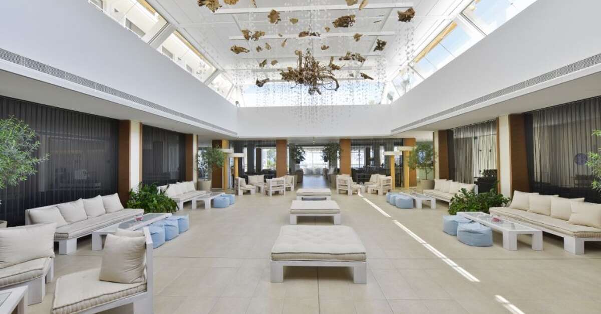 Een foto van het interieur van Capo Bay Hotel