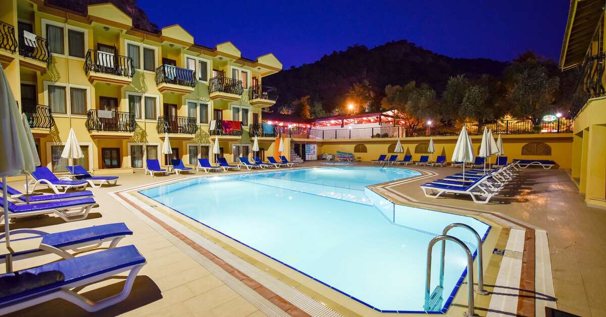 Een foto van het zwembad bij Belcehan Beach Hotel