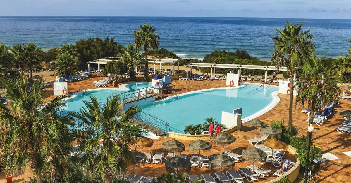 Een foto van het zwembad bij Aldiana Andalusien
