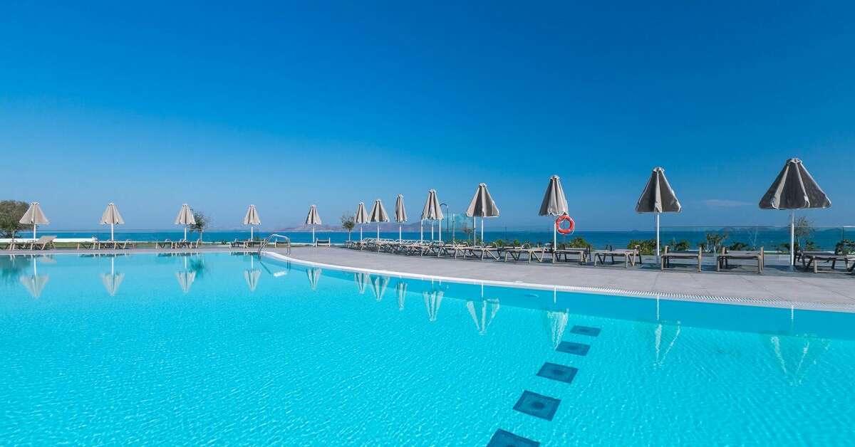 Een foto van het zwembad bij Aeolos Beach Hotel
