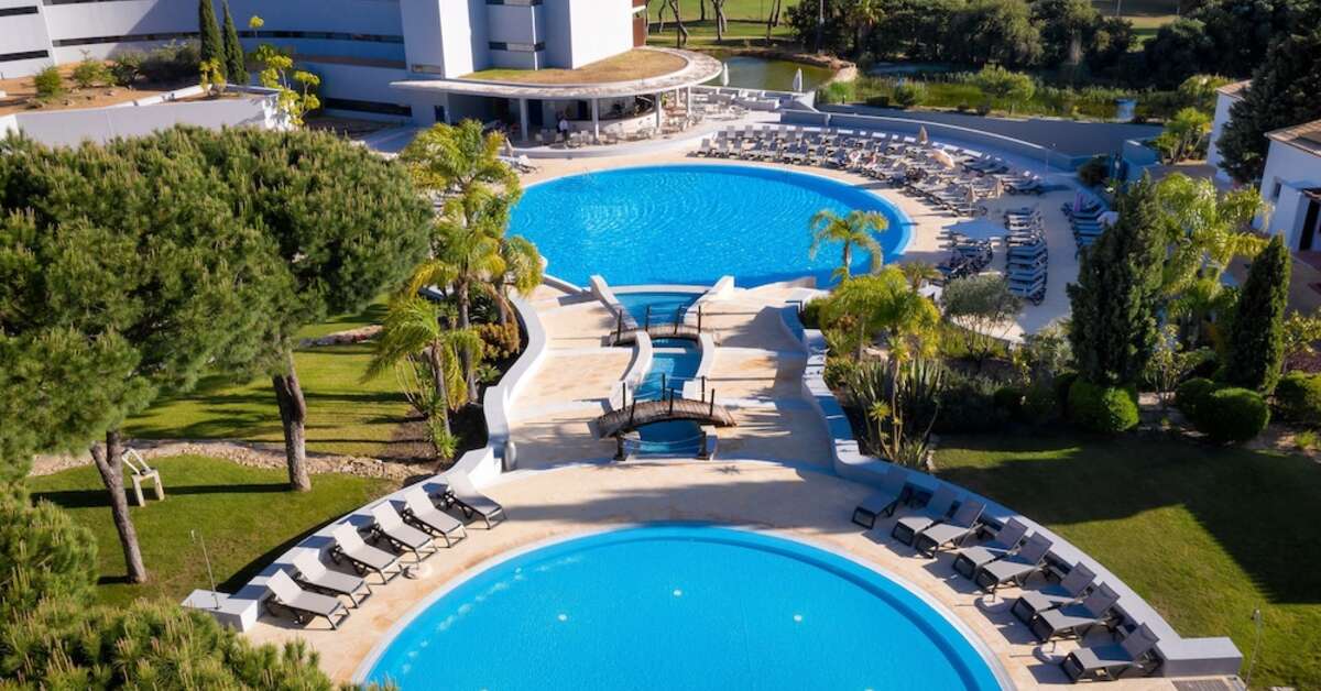 Een foto van het zwembad bij Pestana Vila Sol Golf Vilamoura