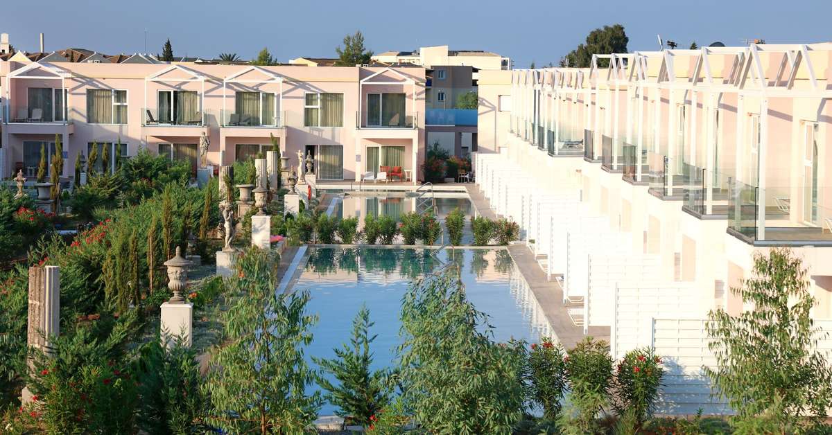 Een foto van de buitenkant van Sandy Beach & Villas