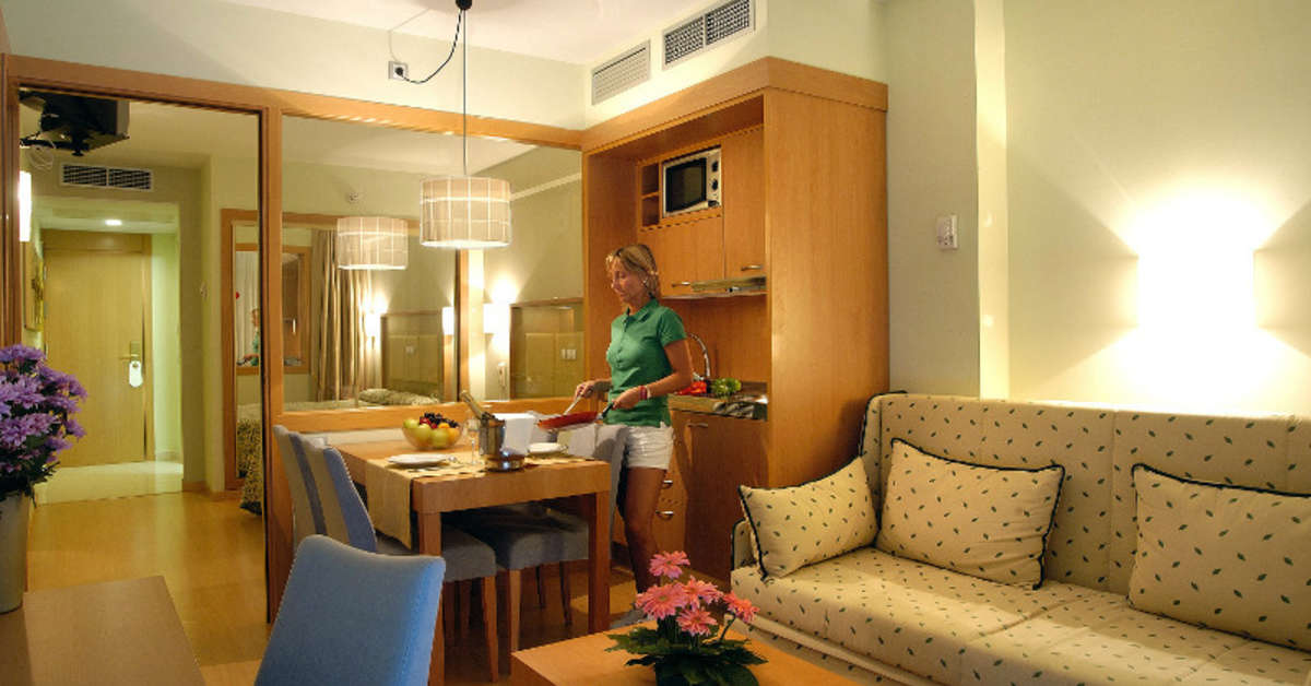Een foto van het interieur van Hotel Evenia Olympic Suites