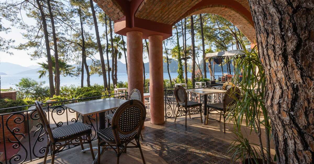 Een foto van het terras bij Grand Yazici Club Marmaris Palace
